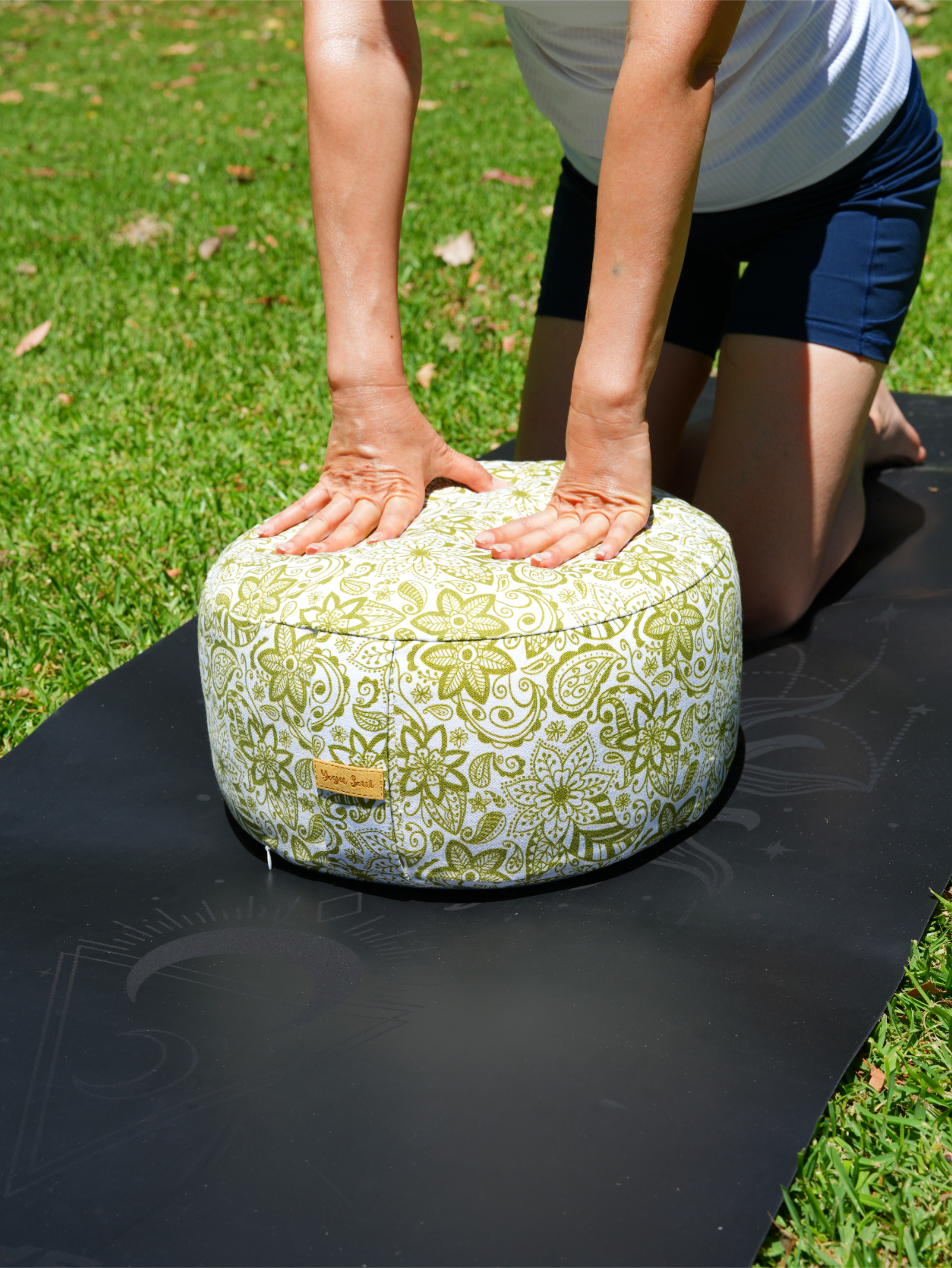 RONDO Meditation Cushion | Paisley Flower | Olive Green