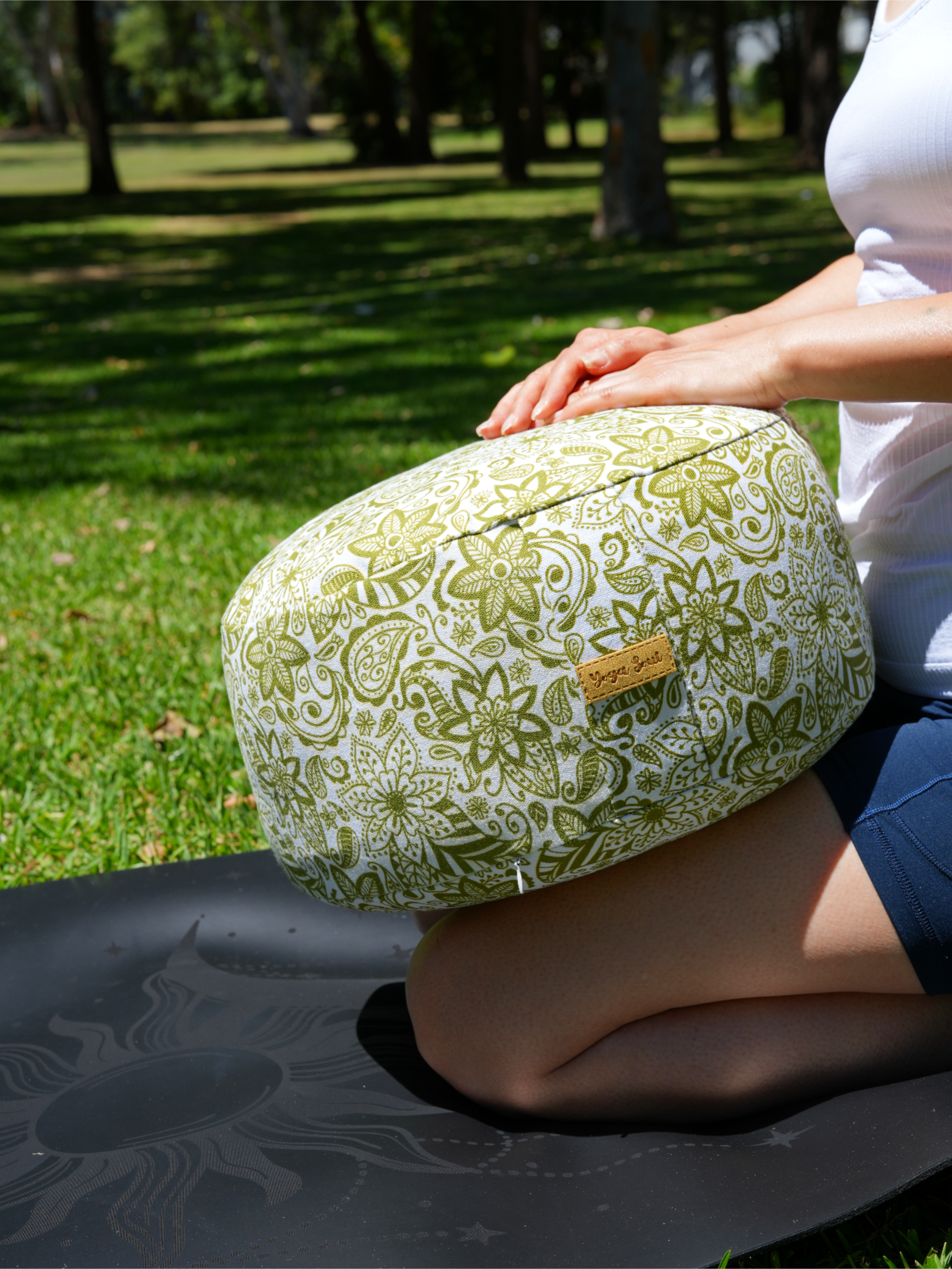 RONDO Meditation Cushion | Paisley Flower | Olive Green