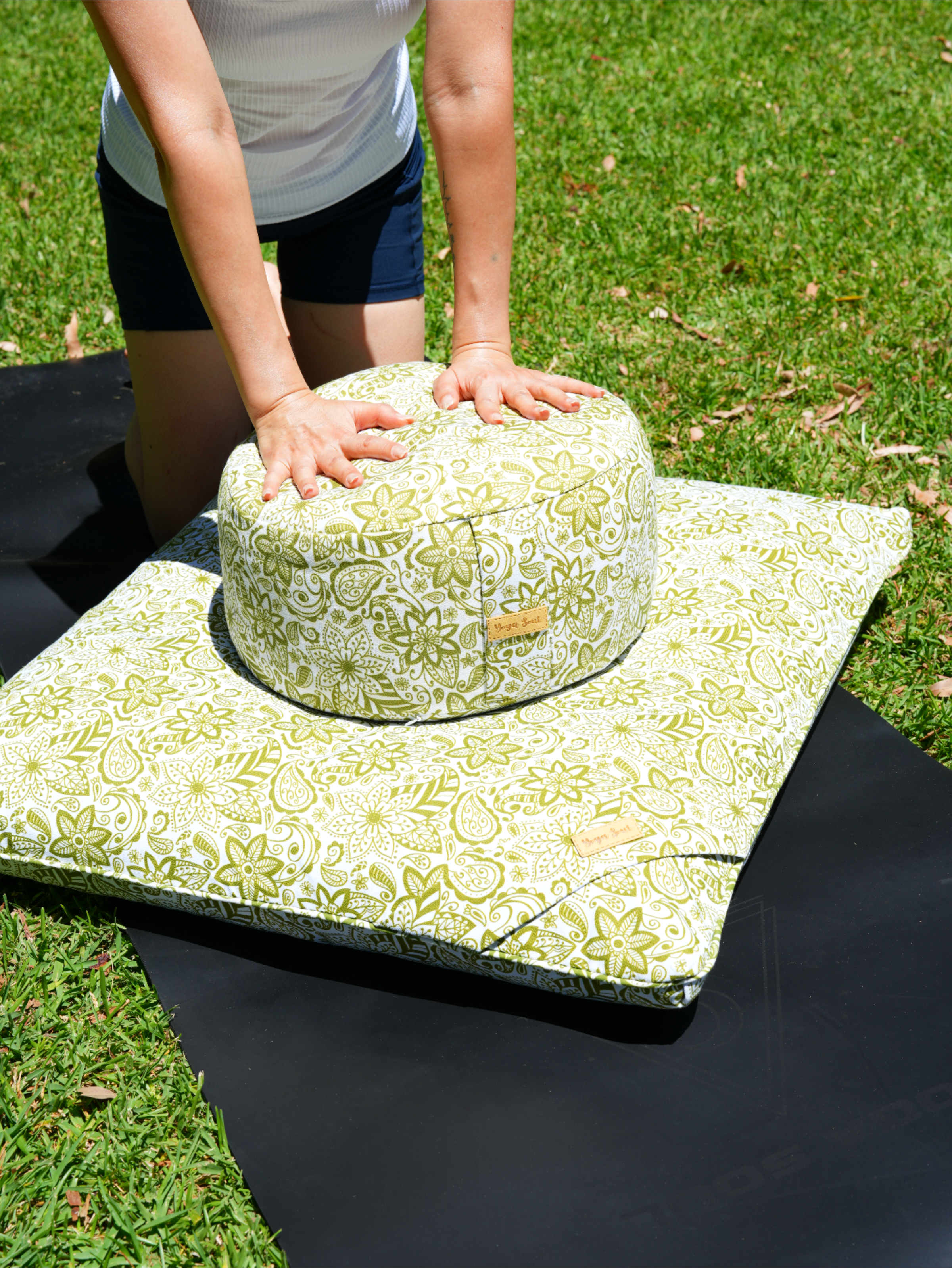 ZABUTON Meditation Cushion | Paisley Flower | Olive Green