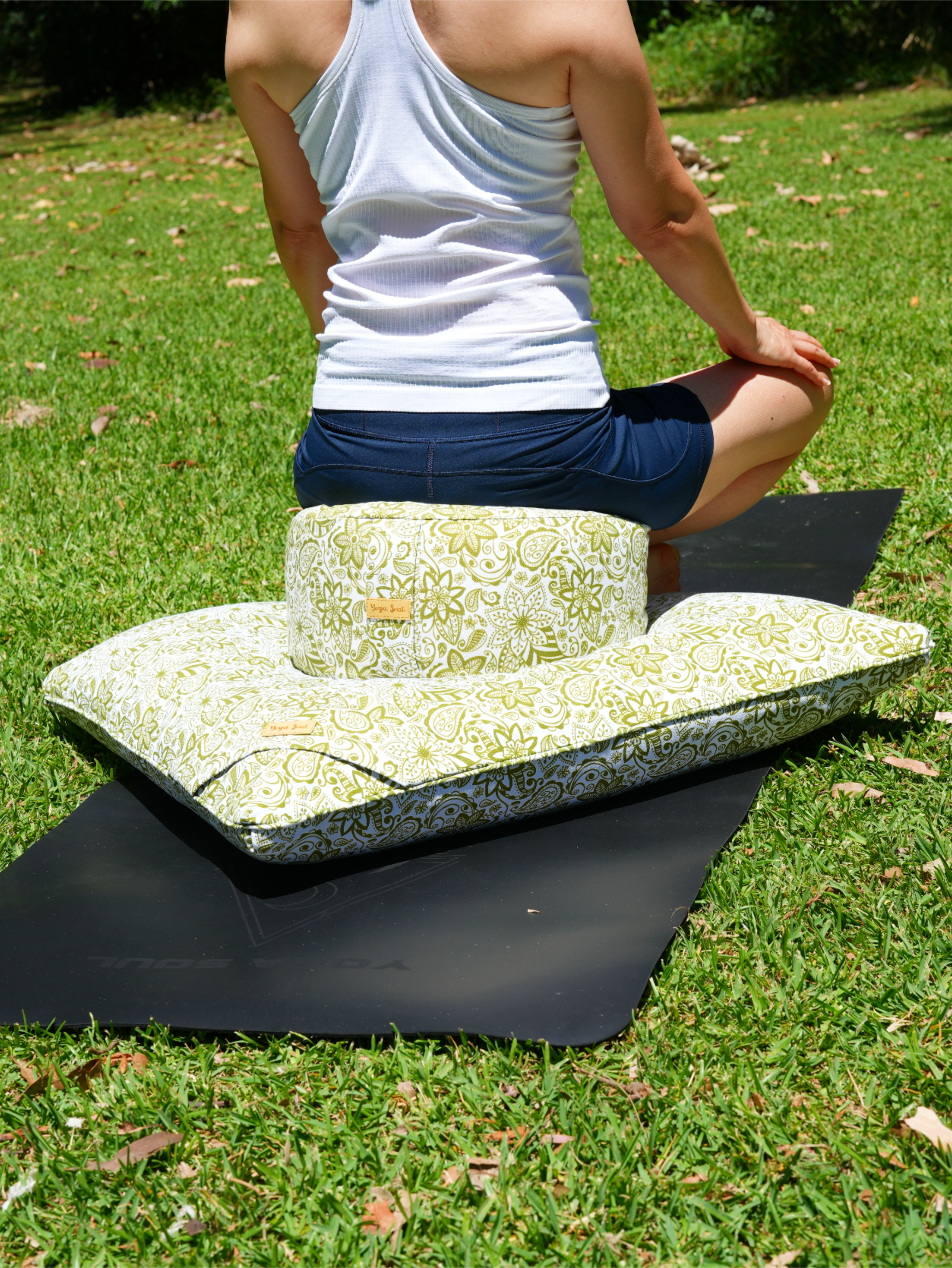 ZABUTON Meditation Cushion | Paisley Flower | Olive Green