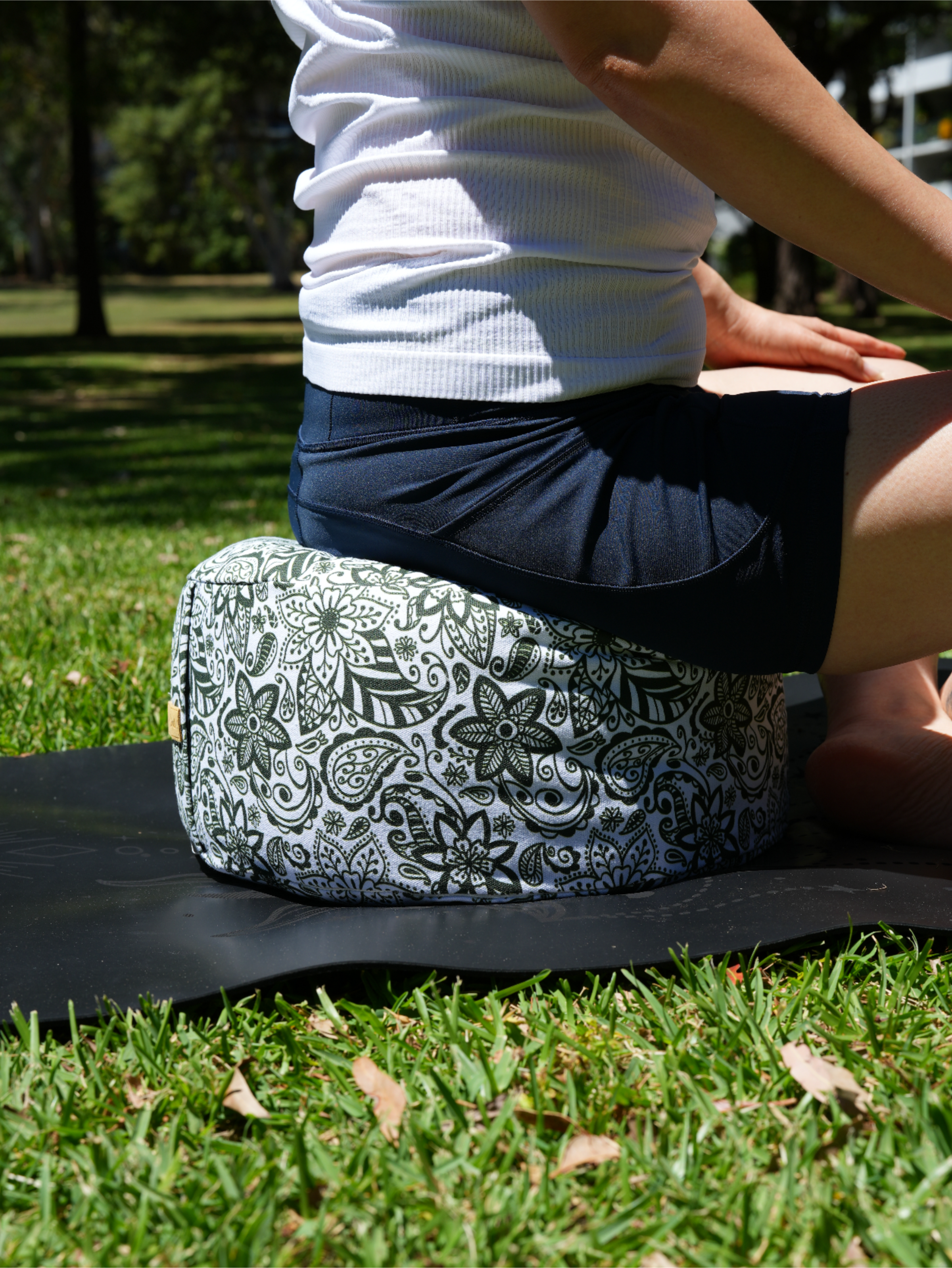RONDO Meditation Cushion | Paisley Flower | Trekking Green