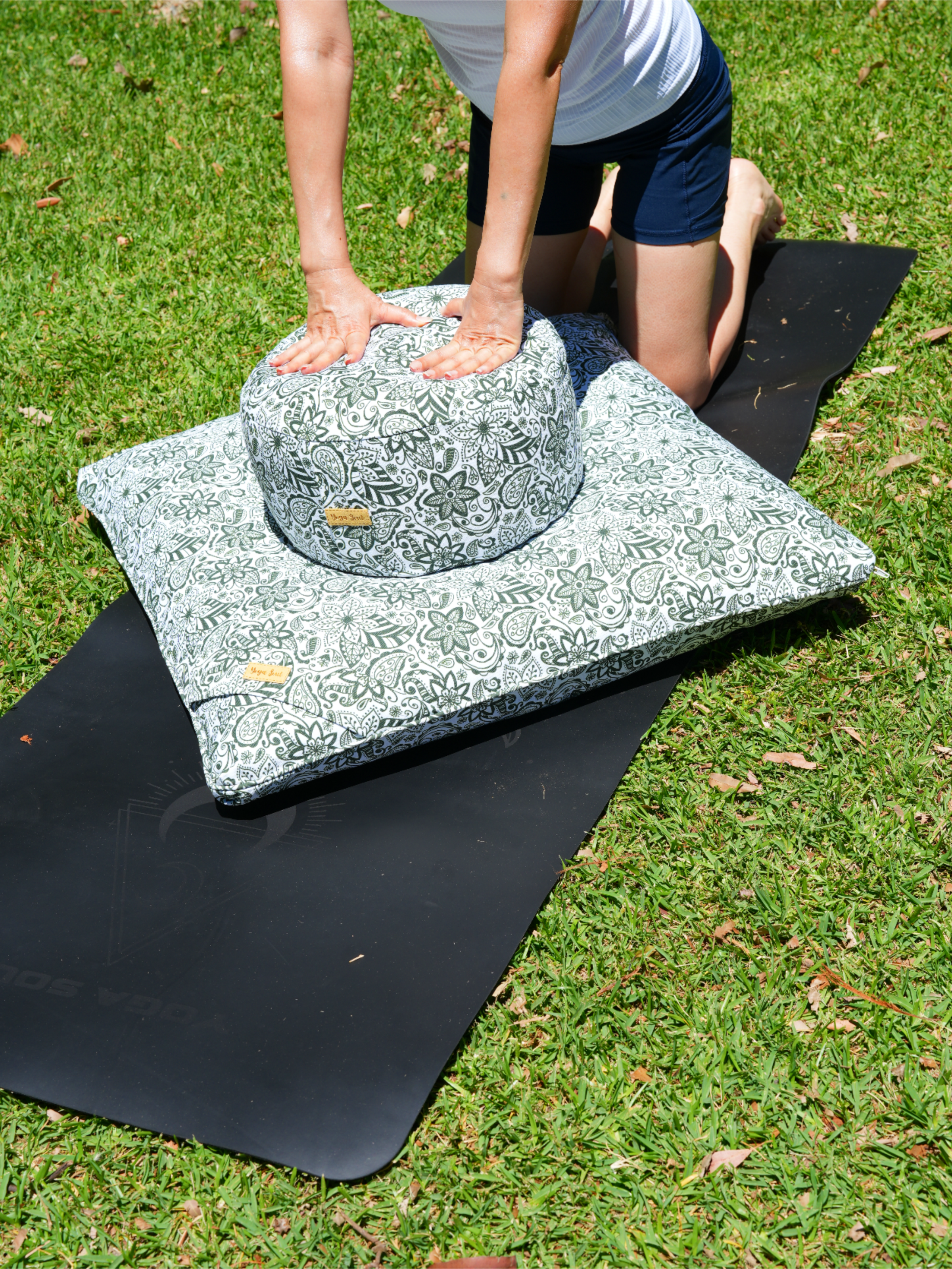 RONDO Meditation Cushion | Paisley Flower | Trekking Green