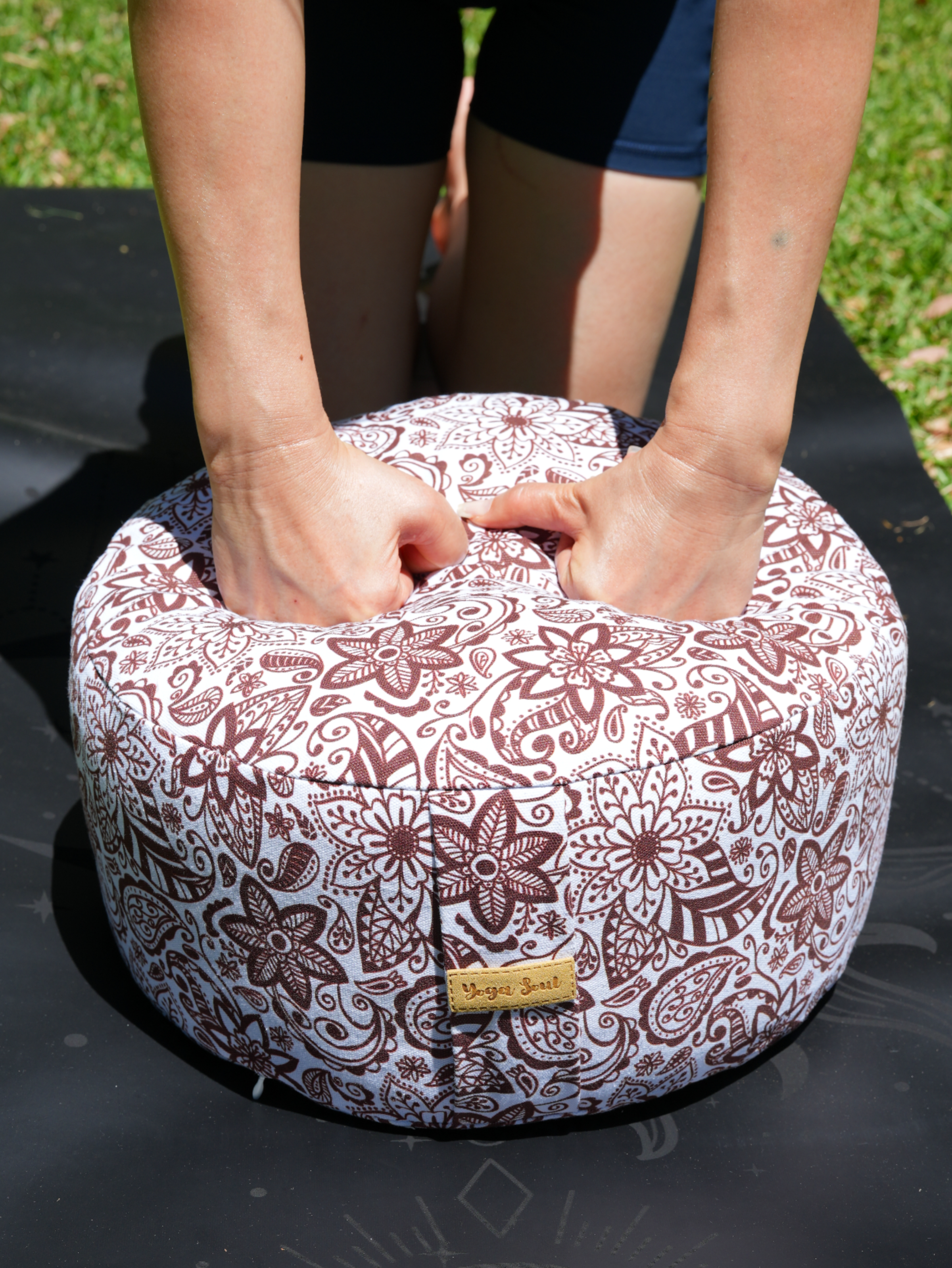 RONDO Meditation Cushion | Paisley Flower | Chocolate