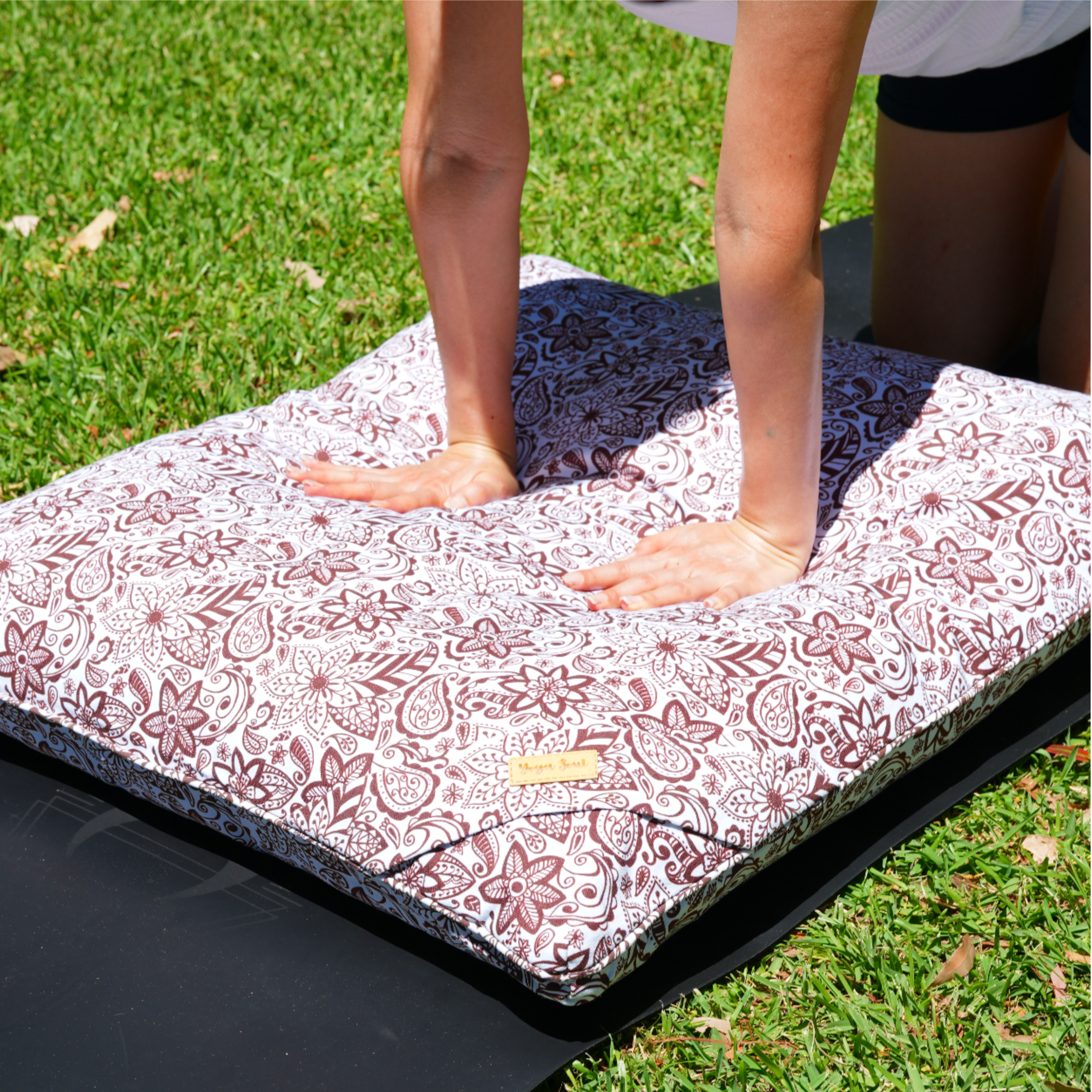 ZABUTON Meditation Cushion | Paisley Flower | Chocolate